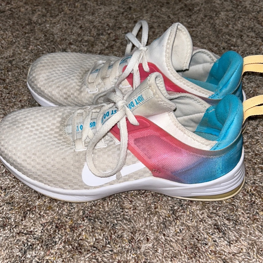 women’s nike air max shoes